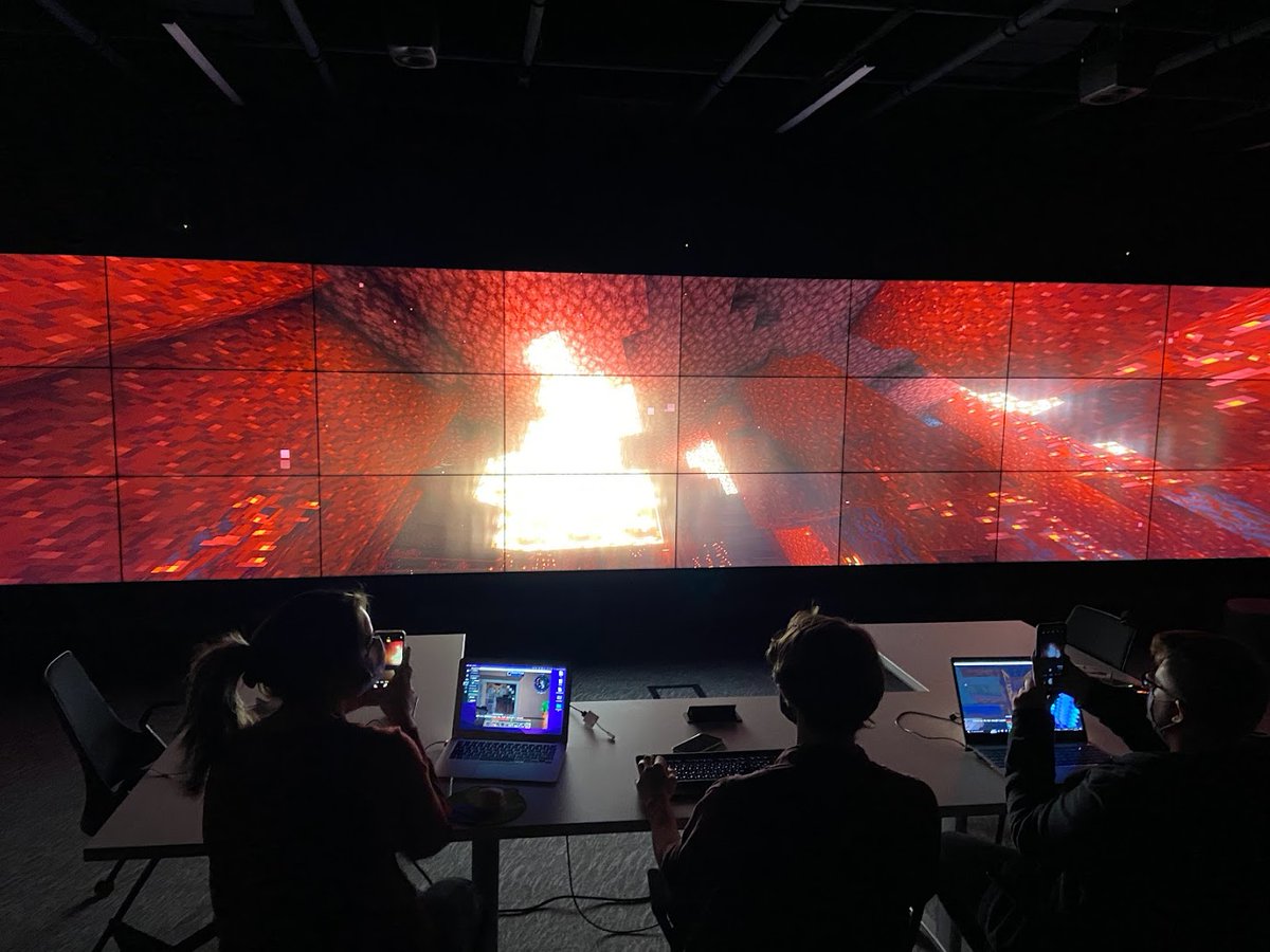 DignifiedAngst's tweet photo. Got a chance to play modded Minecraft on a 9.2m by 1.7m screen on Tuesday for @alienated's Minecraft &amp; Modernity class. Easily one of the best experiences so far in my degree https://t.co/do1jWFQU3L
