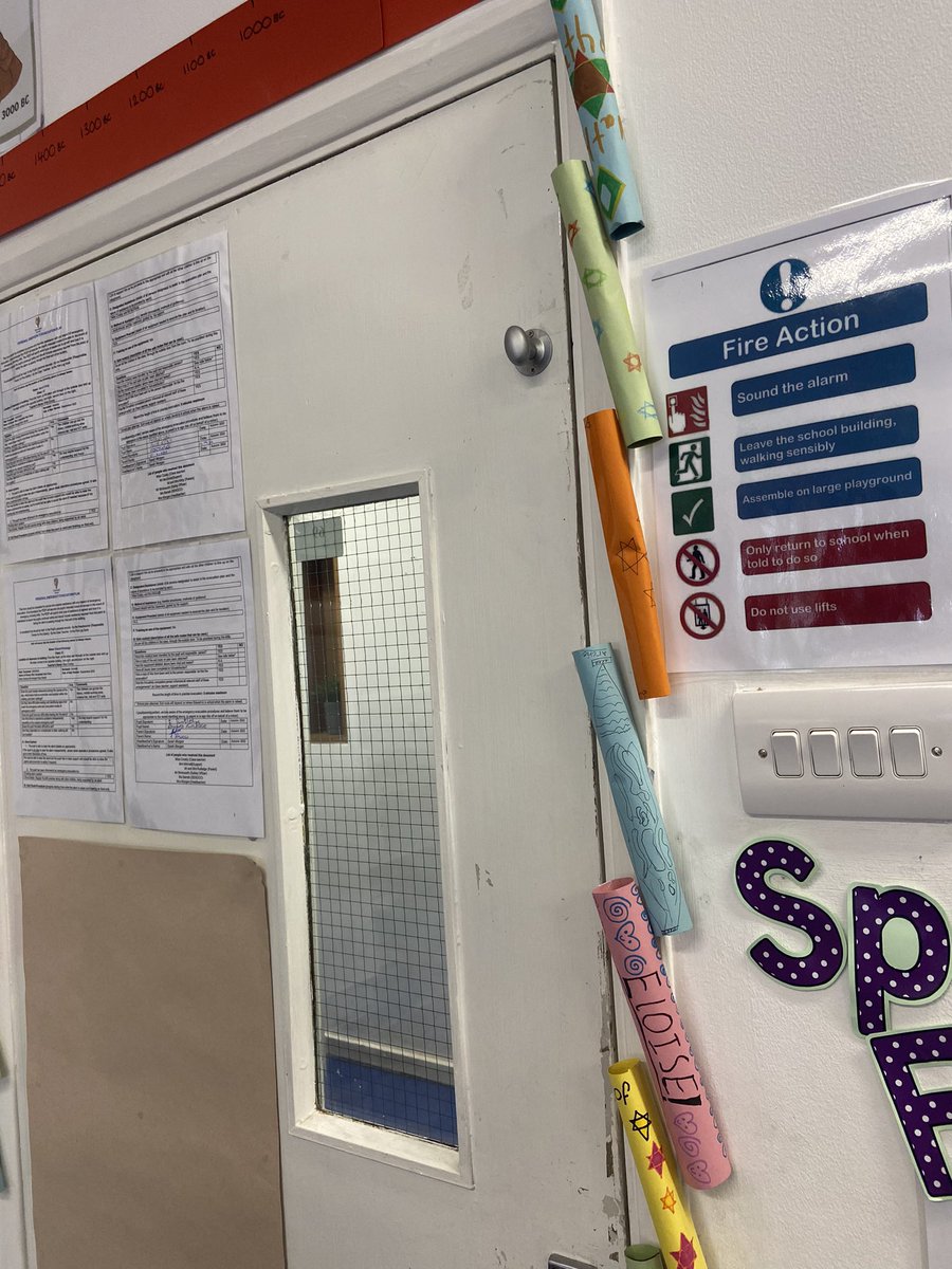 DanesfieldY4's tweet photo. We made our own reminder ‘shemas’ today, and put them inside our decorated mezuzahs. We have put them next to the door, just like Jewish people do ✡️ ❤️ 📜 #judaism #CreativeRE @DanesfieldSchl https://t.co/n0kNndtbFs