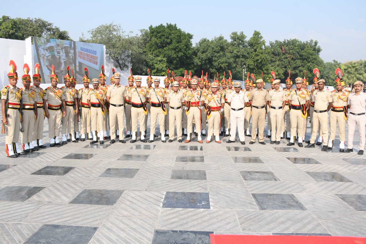 Everyday we fight crime. Today, We fight our tears as well.

A total of 264 personnel from Police forces and CAPF laid down their lives ths year.

Honoured to have led the Delhi police contingent in the commemoration day parade in #policememorial.

#commemorationday 
#jaihind