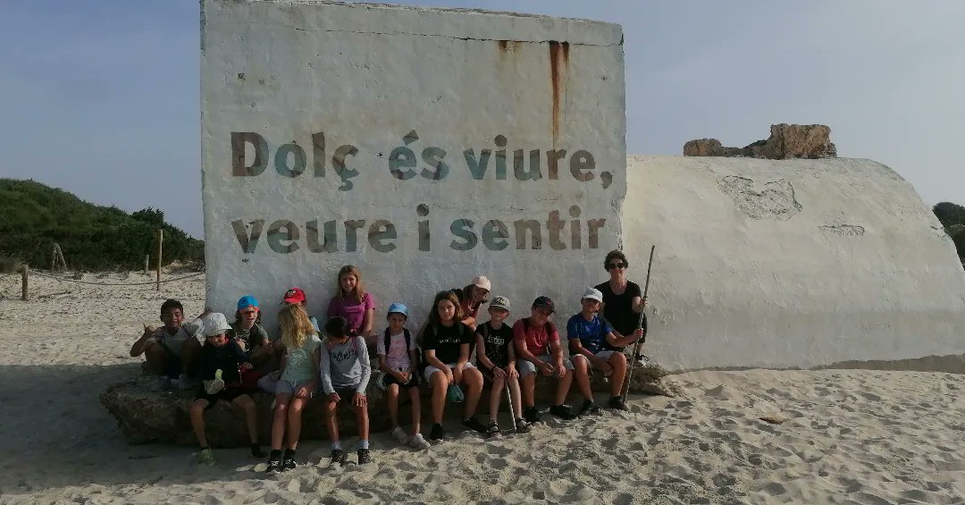 es_cda's tweet photo. Acompanyant a l'alumnat de 4EP #ceipblaibonet al #parcnaturalestrencsalobrar #sescovetes #sarenaldentem #peregons #platjadelsestanys
Un itinerari excel.lent per aprendre #educacioambiental, xerrar de flora i fauna, la toponímia, la posidònia i la seva funció, formació dunar...🌏 https://t.co/wmF9PXwnnG