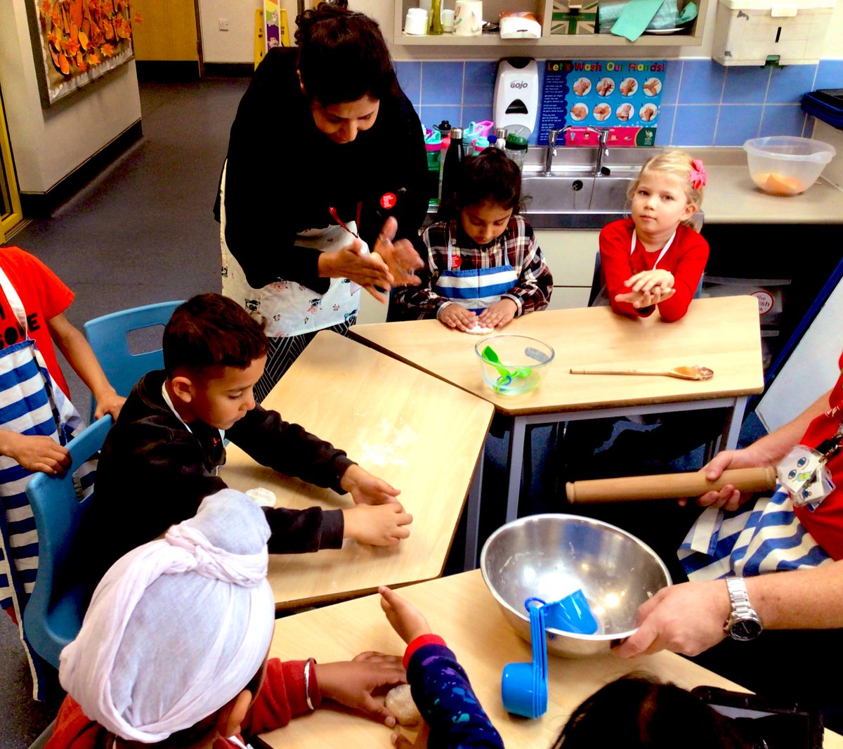 maindee_primary's tweet photo. #TeamYear2 have been celebrating Diwali today. We have enjoyed creating lanterns and following the instructions to make delicious chapattis. #Team2C #Team2B #Diwali2022 https://t.co/1JSR8KnA7W