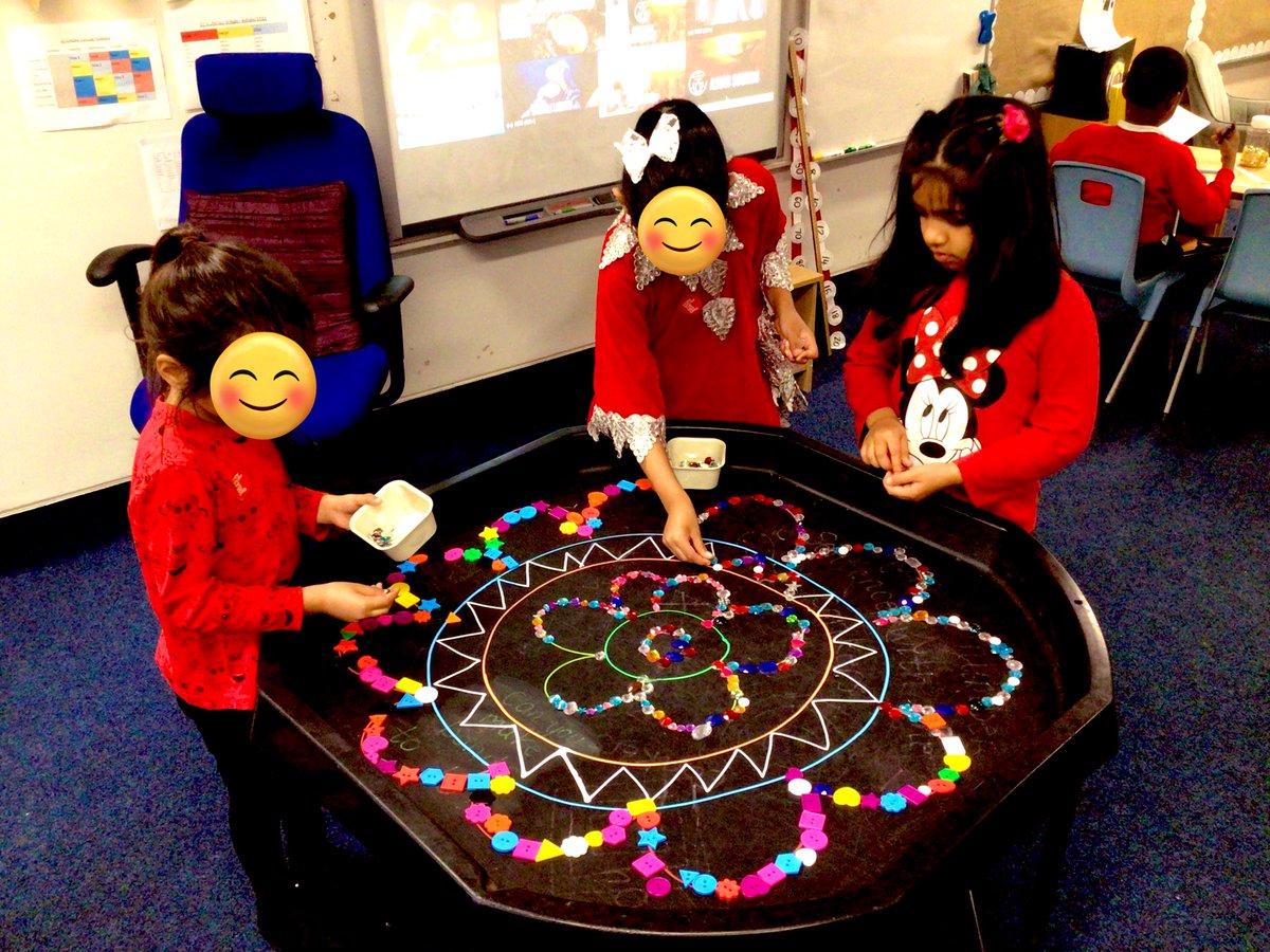maindee_primary's tweet photo. #TeamYear2 have been celebrating Diwali today. We have enjoyed creating lanterns and following the instructions to make delicious chapattis. #Team2C #Team2B #Diwali2022 https://t.co/1JSR8KnA7W