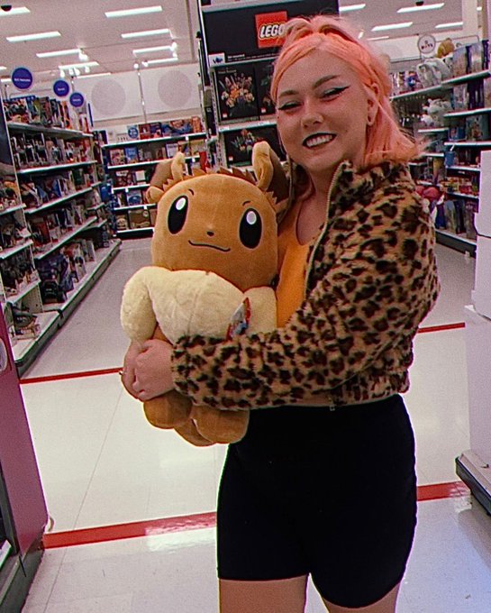 Stolen to see these life sized cuties!! #pokemon #eevee #pikachu #target @Target @TargetNews https://t<a href="/tag/pokemon"class="tags">#pokemon</a><a href="/tag/target"class="tags"><span>#target</span></a><a href="/tag/pikachu"class="tags"><span>#pikachu</span></a><a href="/tag/eevee"class="tags"><span>#eevee</span></a>