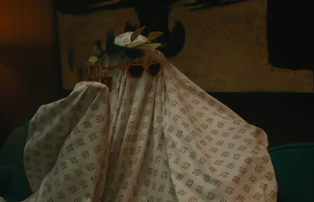 xmastreefarm13's tweet photo. THIS IS WHO IM GOING AS FOR HALLOWEEN THIS YEAR 😂 #AntiHeroMusicVideo https://t.co/e8lRSGEmZT