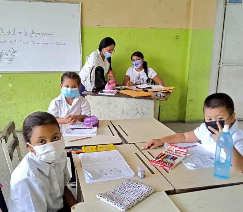 Aula Integrada: Atención Pedagógica, seguimiento y visita a los estudiantes en el aula regular, para observar el progreso e integración al proceso educativo.
@NicolasMaduro @_LaAvanzadora @rafaellacava10 @Aymaraguiar