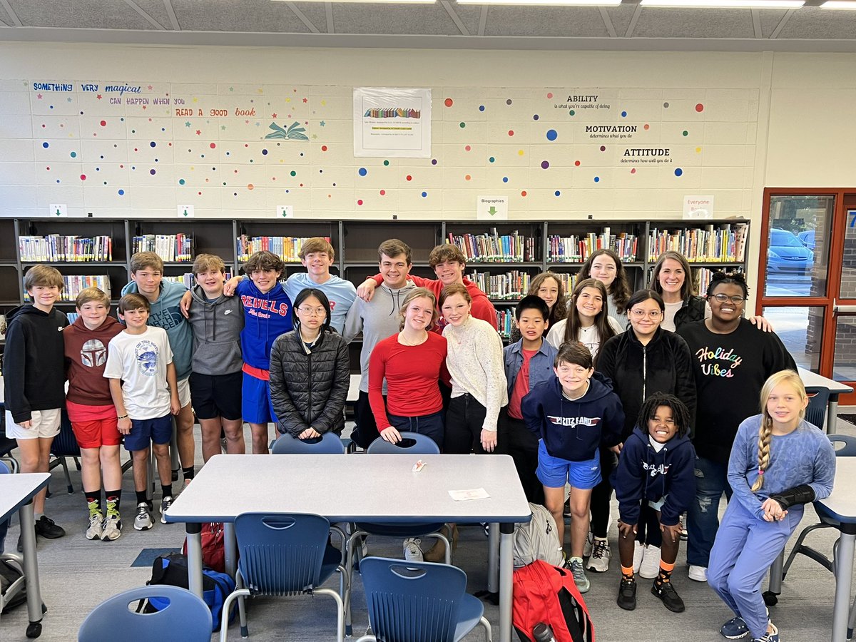 pizitzlibrary's tweet photo. Student Advisory met this morning. What a great looking bunch! https://t.co/RsZ7EF9e8l