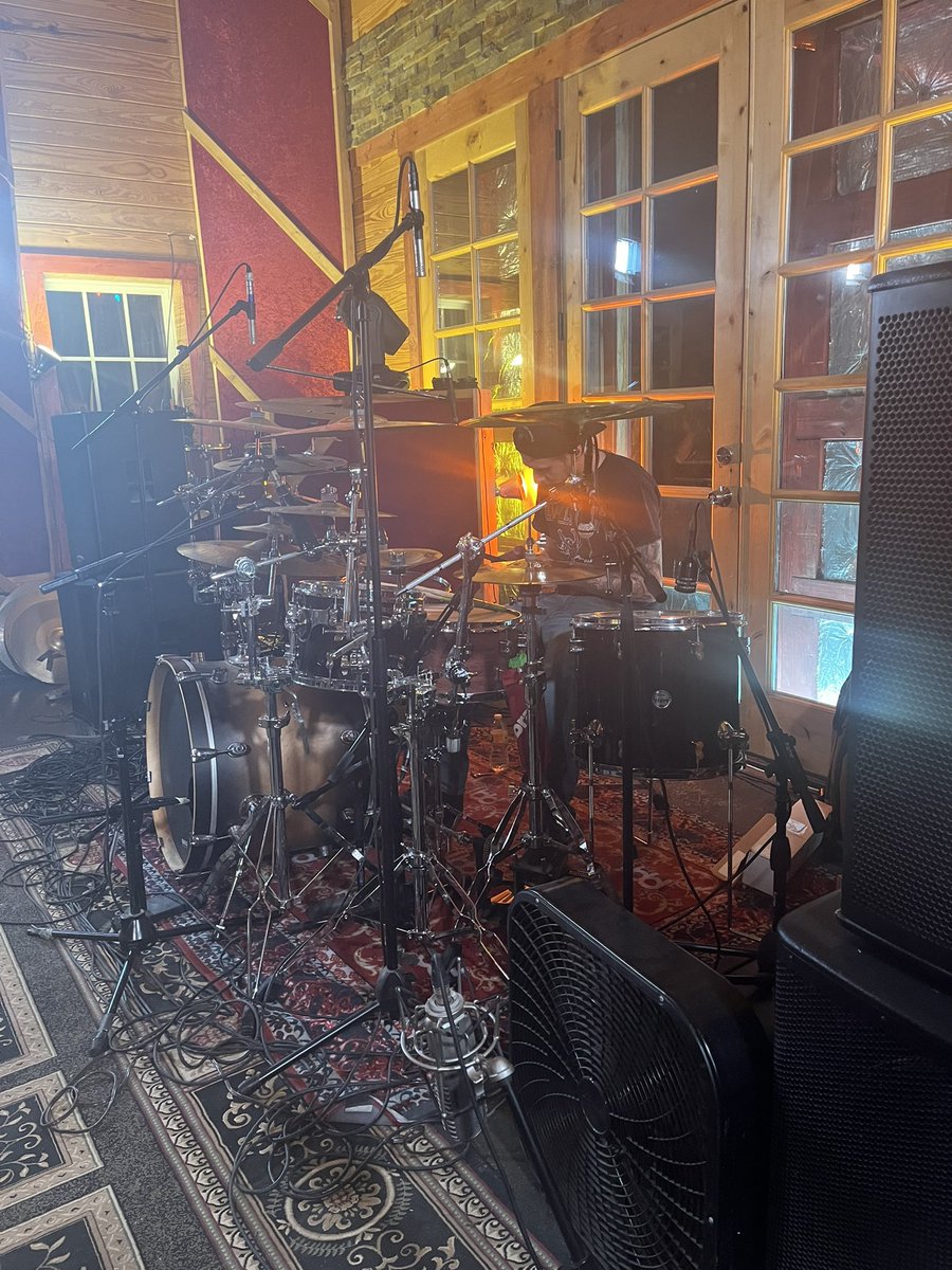 bthmetal13's tweet photo. Got to do a record at the MachineShop #rad #recordingstudiio #machinetheproducer #machineshop https://t.co/0kMe0pL7me