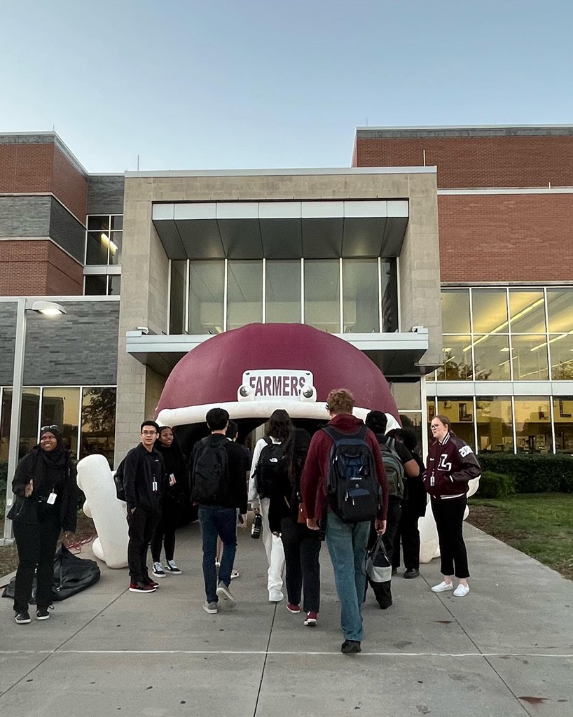 lewisvillestuco's tweet photo. Having a great time greeting everyone this morning of Battle of the Axe! #beatmarcus #lhsstuco https://t.co/fXv2ZSF5Bi