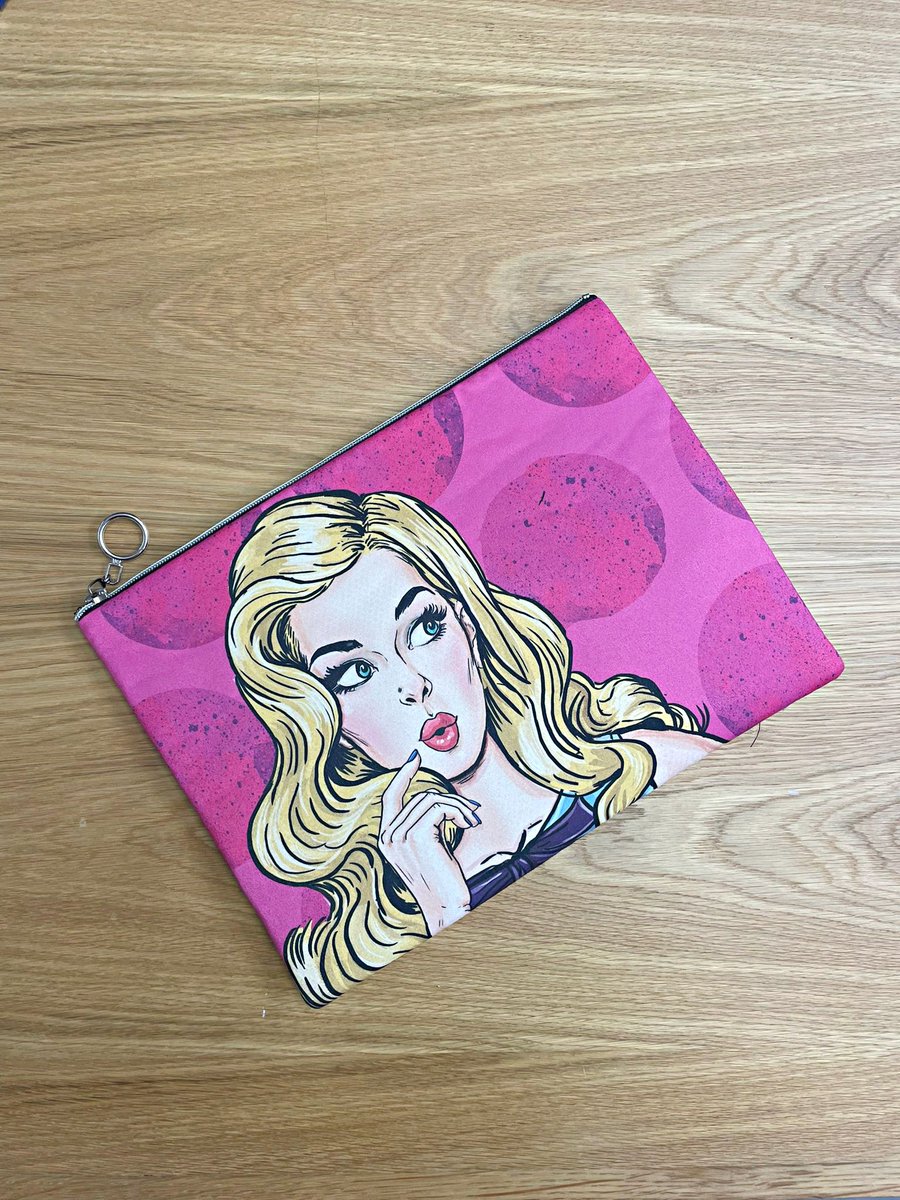 ArtcaravanX's tweet photo. Do blondes have more fun?! Check out our cool art print clutch bags &amp; accessories bags! https://t.co/asriqyE0Wp

 #BizHour #OnlineCraft #CraftBizParty https://t.co/sHru0N02P5