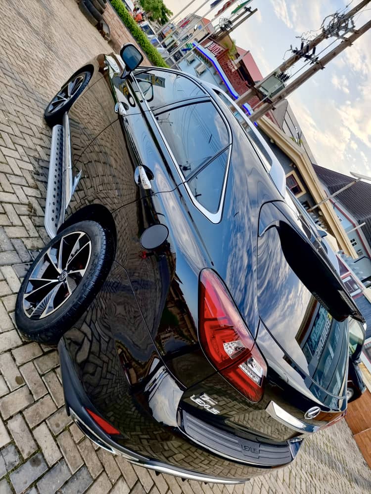 🔘Rx350 2010 Upgraded to 2018 🔘few months registered not driven 🔘Ćustom Ďuty Įntact 🔘Ąccident fřee 🔘 Cõløur Black 🔘20' Inches alloy rims 🔘Brand new tyres 🔘Engine - Top condition 🔘Transmission(Gear) - Top notch More Features..... Location 👇🏻 lagos Price 12millon