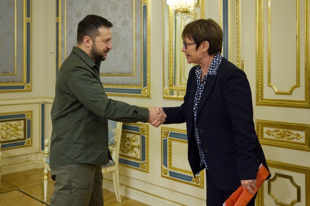EBRD's tweet photo. Our @OdileRenaud and EBRD delegation met @ZelenskyyUa in Kyiv today. 

She expressed our solidarity and our admiration for the courage and resilience of 🇺🇦 the Ukrainian people. https://t.co/V3RhgxioD8