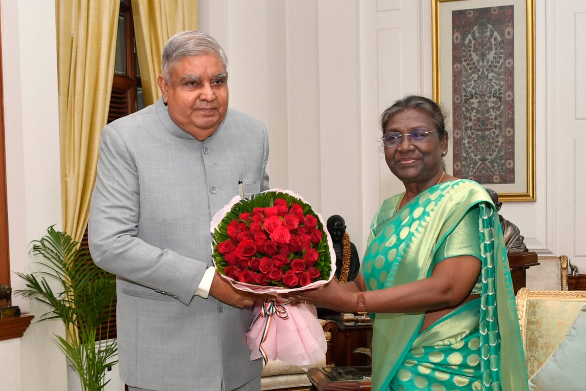 rashtrapatibhvn's tweet image. Shri Jagdeep Dhankhar, Vice President of India, along with his wife Dr Sudesh Dhankhar called on President Droupadi Murmu and exchanged Diwali greetings.