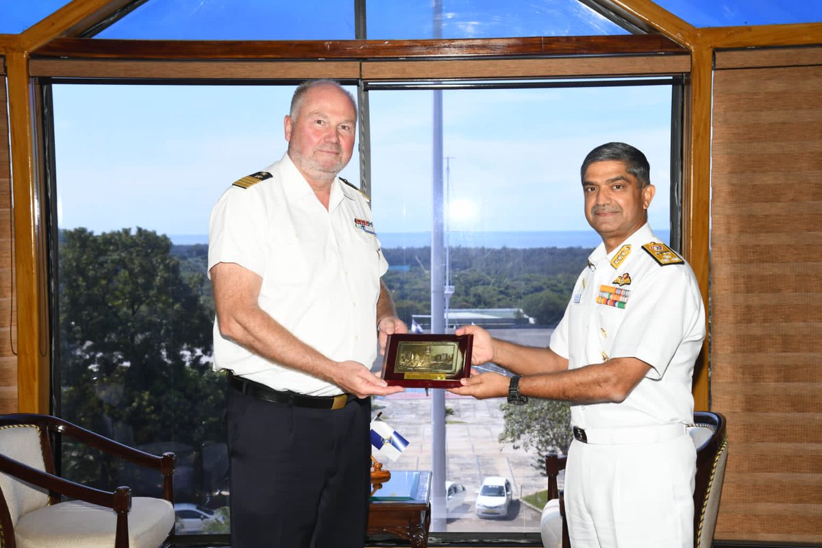 IN_NavalAcademy's tweet photo. German Navy training delegation visited #INA 19-21 Oct for strengthening spirit of #ForeignCooperation & #BridgesofFriendship. Visit aimed to enhance synergy between the Navies. Delegation briefed on training methodology& world class facilities at #INA(1/2). @indiannavy @IN_HQSNC https://t.co/ubqtrRDKsS