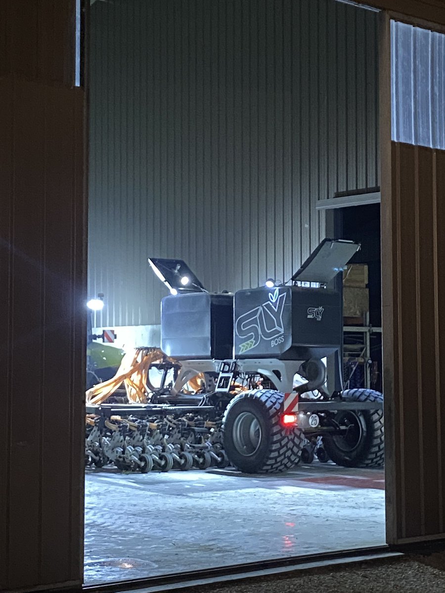 damF032's tweet image. Sortie du SLY pour débuter le semis d’orge semences @agrisem