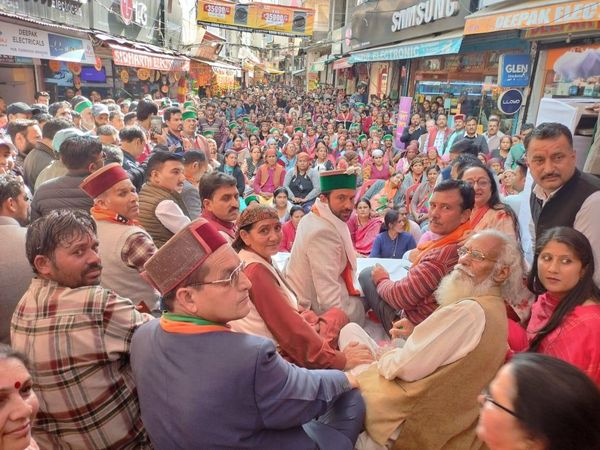 KaulNegi's tweet photo. #रामपुर_में_कमल_खिलेगा..
आज 66- रामपुर विधानसभा क्षेत्र में आयोजित #विशाल_जनसभा एवं #रैली में भाजपा के समर्थन में जयघोष लगाता ये उत्साहित जनसमूह, रामपुर में डबल इंजन की #प्रचंड_जीत का साक्षी है.. 
भाजपा के कुशल नेतृत्व पर अपना अटूट विश्वास व्यक्त करने वाली देवतुल्य जनता का आभार.. https://t.co/hxiFR42oiD