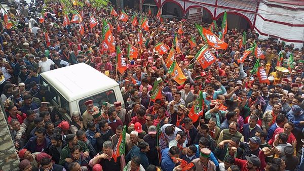 KaulNegi's tweet photo. #रामपुर_में_कमल_खिलेगा..
आज 66- रामपुर विधानसभा क्षेत्र में आयोजित #विशाल_जनसभा एवं #रैली में भाजपा के समर्थन में जयघोष लगाता ये उत्साहित जनसमूह, रामपुर में डबल इंजन की #प्रचंड_जीत का साक्षी है.. 
भाजपा के कुशल नेतृत्व पर अपना अटूट विश्वास व्यक्त करने वाली देवतुल्य जनता का आभार.. https://t.co/hxiFR42oiD