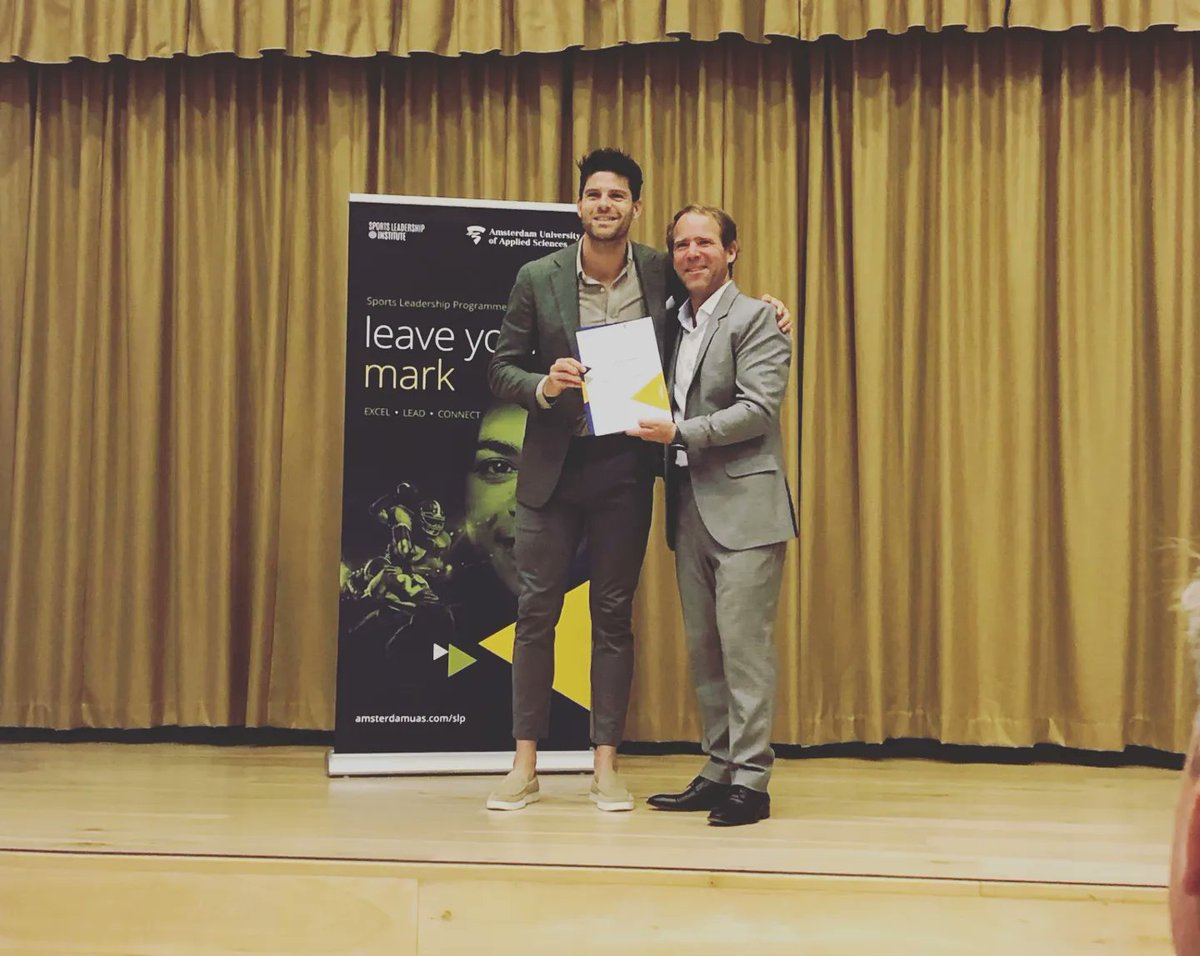 vanalphentommie's tweet photo. Graduated Sports Leadership Programme @sportslins @HvA 💪🏼🎓 Dank aan @fcutrecht, mijn studiegenoten & begeleiding voor een heel leerzaam en inspirerend traject! ⚽🏀🏈🥊 #graduated #sportsleadershipprogramme #studie #sport https://t.co/Q3ekeoegA6