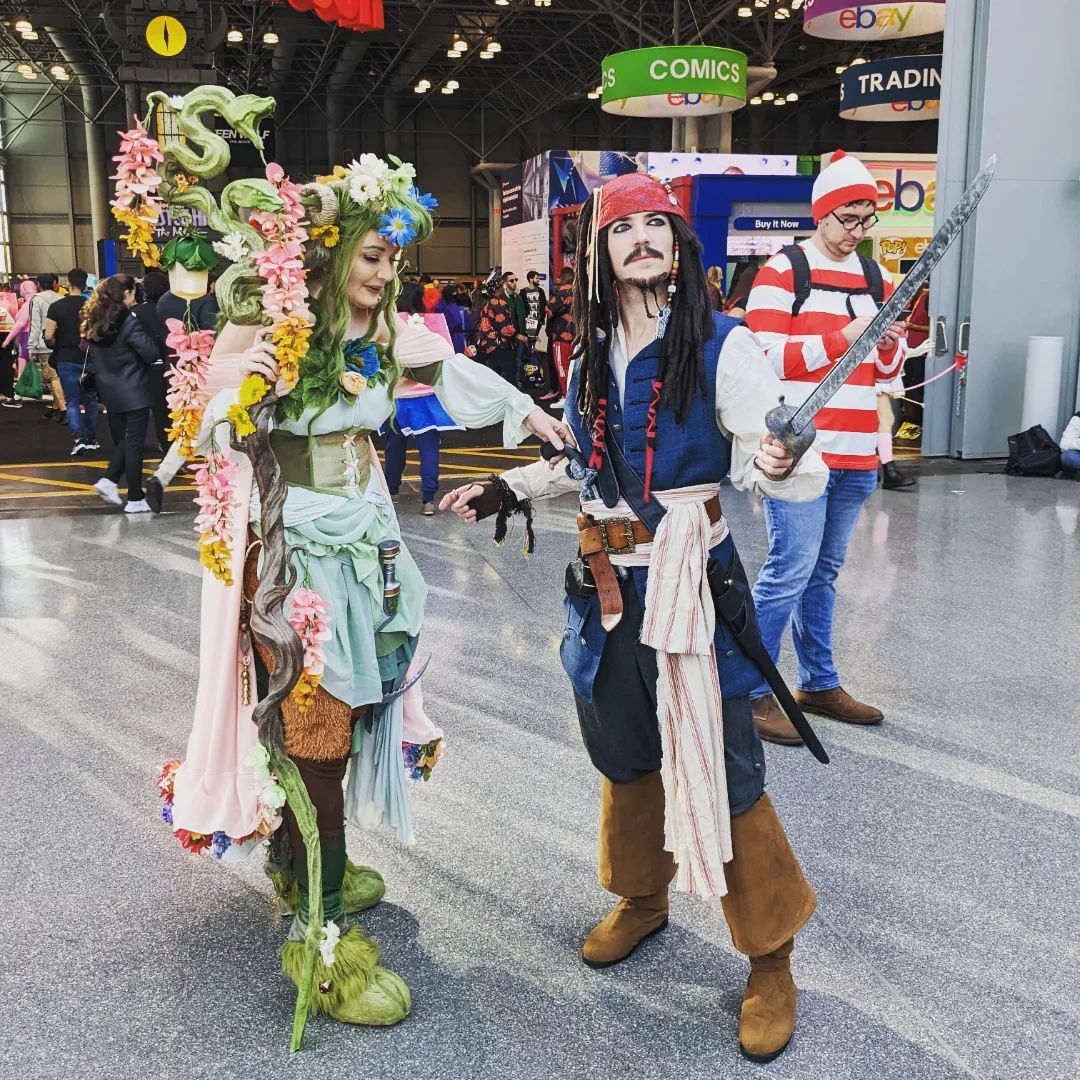 RongDesignCom's tweet photo. #fearne #fearnecalloway 
@TheVulcanSalute @CriticalRole @samriegel @WillingBlam @VoiceOfOBrien @LauraBaileyVO @Marisha_Ray 
The cosplayer doesn't have Twitter so I thought I'd share these sleight-of-hand photos from Comic Con. They have me cracking up.

https://t.co/wpSVHmcpbJ https://t.co/9CDpQRY7L0