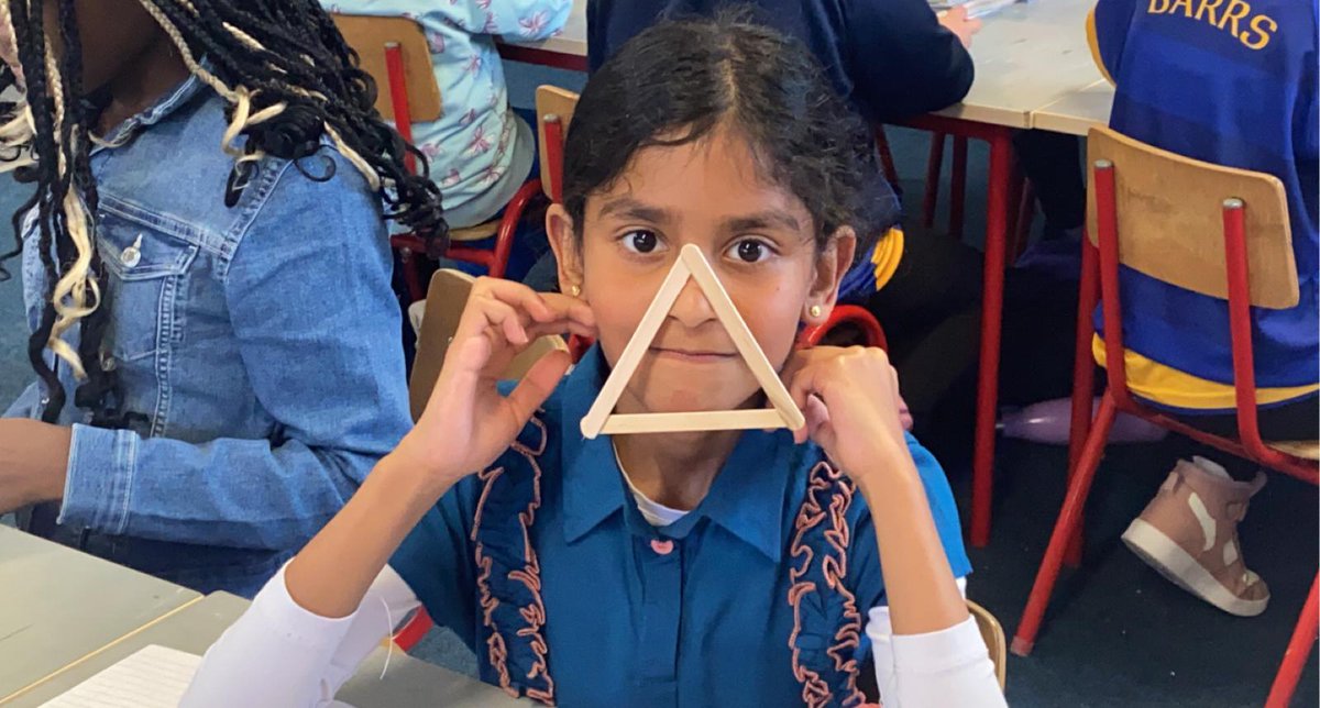 TogherGirls's tweet photo. An excellent example of integrating subjects within a lesson.After learning about lines and angles Ms.Carmody's class @TogherGirls did a science lesson on balance.
Obair iontach a chailìnì.👏
@mathsweek #IUseMaths @cork_cesc @PDSTPrimarySTEM #handsinlearning #togher https://t.co/K0XnlT5WOC