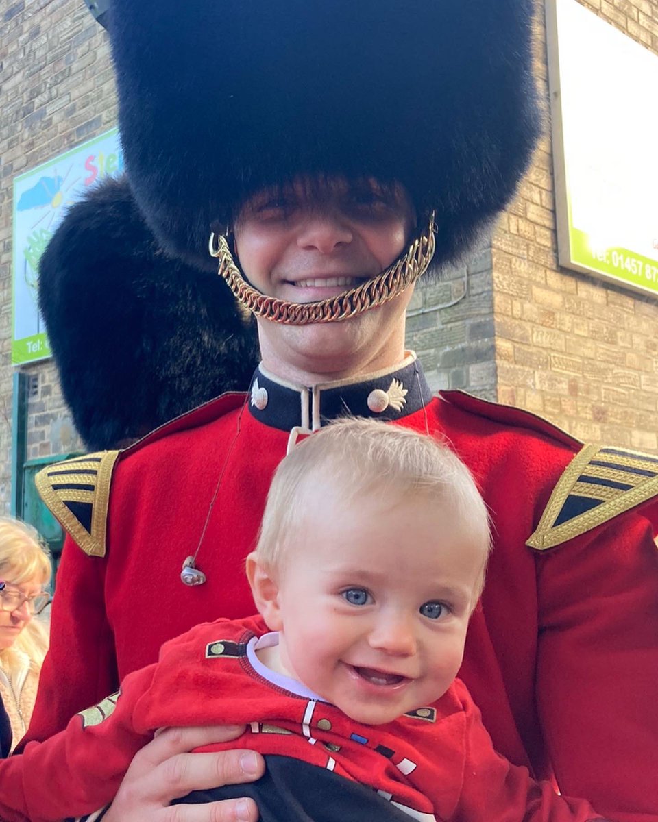 h_capewell's tweet photo. @SaddIndependent My little guard had the best time 💂‍♂️🥁 https://t.co/9aePhnULEv