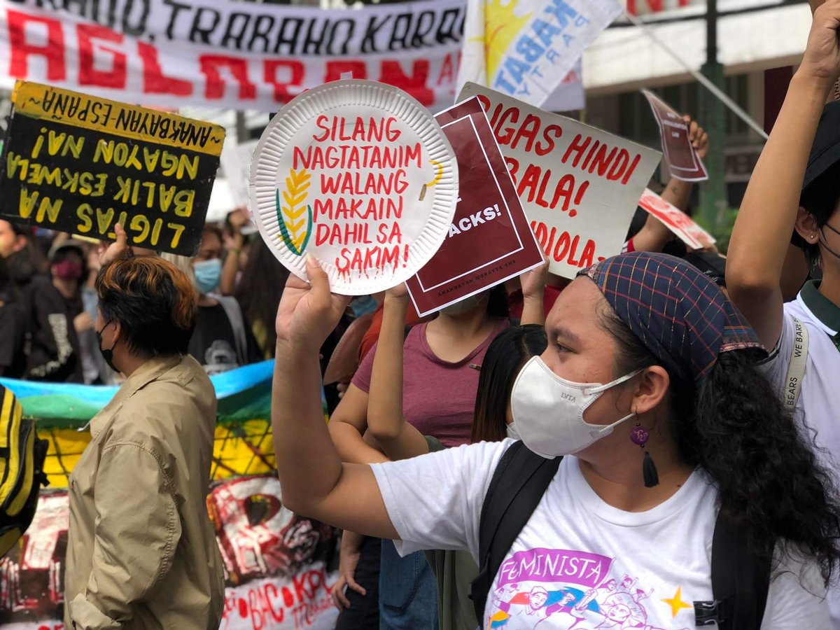 LFS_MPNAG's tweet photo. ICYMI: Nagkasa ng malawakang pagkilos ang iba't ibang sektor kasama ang mga magsasaka ngayong araw sa Mendiola upang ipaglaban ang tunay na reporma sa lupa. 🌾

#LandToTheTillers 
#PeasantMonth2022 https://t.co/DrtE4mLVYm