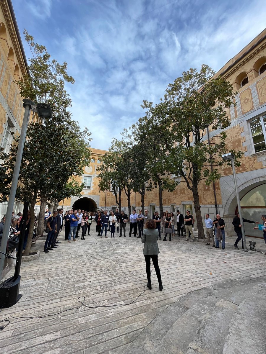 Delegació del Govern de Catalunya a Girona (@govgirona) on Twitter photo 🗣️ La #delegada, <a href="/laia_co/">Laia Cañigueral</a>, ha destacat que "la trobada d’avui és un primer pas amb l’objectiu d'iniciar una relació més directa entre direccions de centres i agents socioeconòmics. Hi ha feina a fer: volem prestigiar l'FP i despertar vocacions entre els joves". 🗣️ La #delegada, <a href="/laia_co/">Laia Cañigueral</a>, ha destacat que "la trobada d’avui és un primer pas amb l’objectiu d'iniciar una relació més directa entre direccions de centres i agents socioeconòmics. Hi ha feina a fer: volem prestigiar l'FP i despertar vocacions entre els joves".