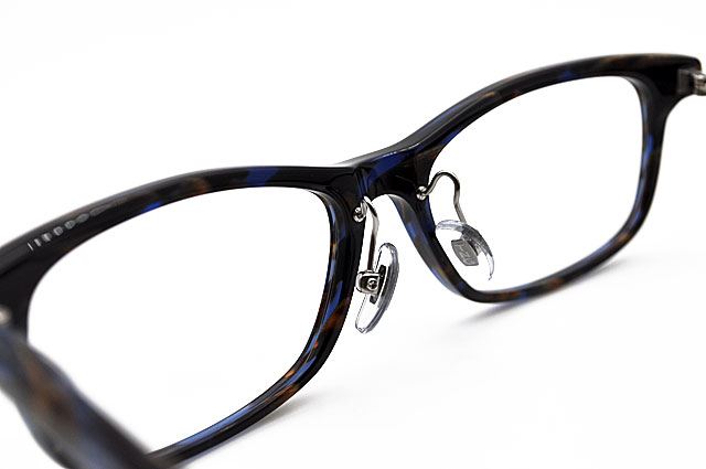 isemegane's tweet photo. スタンダードなスクエアスタイルと美しいカラーの組み合わせが好評なターニングのプラスチックフレーム
チタン合金製のクリングスパーツは長さがあり、目とレンズの距離を適正に保って快適な見え方が生まれます
T-192 04(ブルーホーン)
#伊勢メガネ
#ターニング
#isemegane
#turning
#t192 https://t.co/MpwHfuN7ox