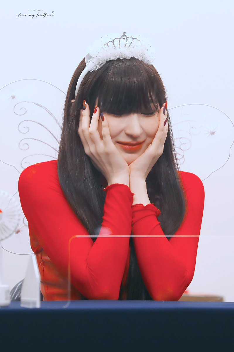 221016 예스24 팬사인회

꽃 위에 앉은 나비🌹🦋

#이채연 #LEECHAEYEON