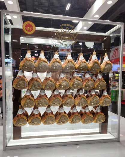 fleetever's tweet photo. Le @sial_paris , c’est déjà terminé…
Ce fut une expérience très enrichissante ! 

➡️ Voici une review gourmande de nos stands préférés…

#SIALparis #SIALtalks #food #agroalimentaire #import #export #transitairedigital #freightforwarder #transit #paris https://t.co/82UZJzoZ1u