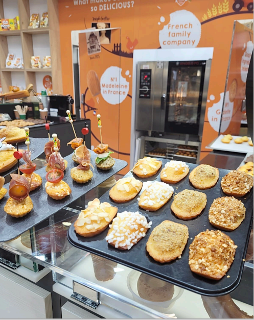 fleetever's tweet photo. Le @sial_paris , c’est déjà terminé…
Ce fut une expérience très enrichissante ! 

➡️ Voici une review gourmande de nos stands préférés…

#SIALparis #SIALtalks #food #agroalimentaire #import #export #transitairedigital #freightforwarder #transit #paris https://t.co/82UZJzoZ1u