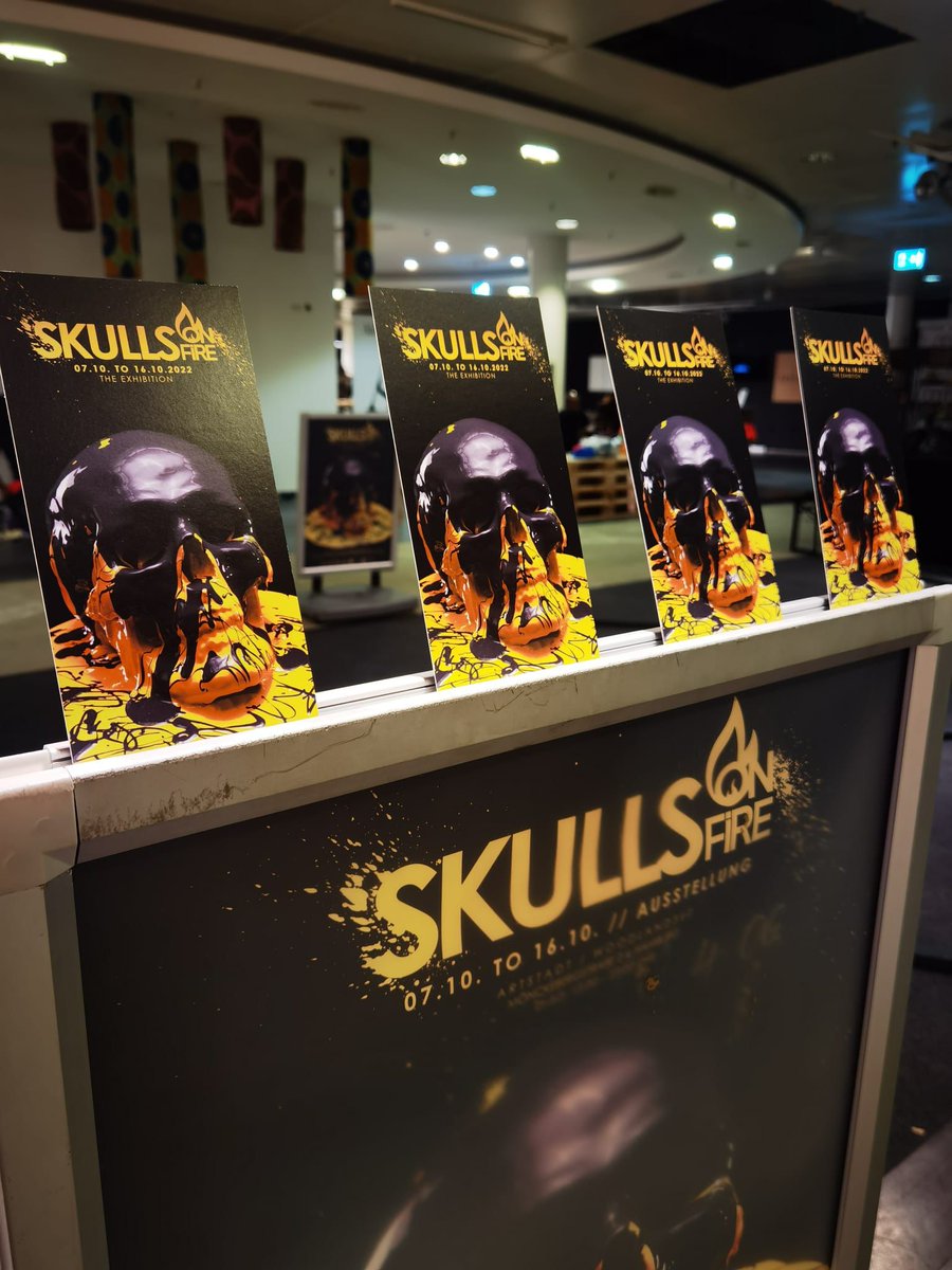 Always loved the black &amp; yellow skull in particular. So powerful colors #artists #skullart #skullsoneth