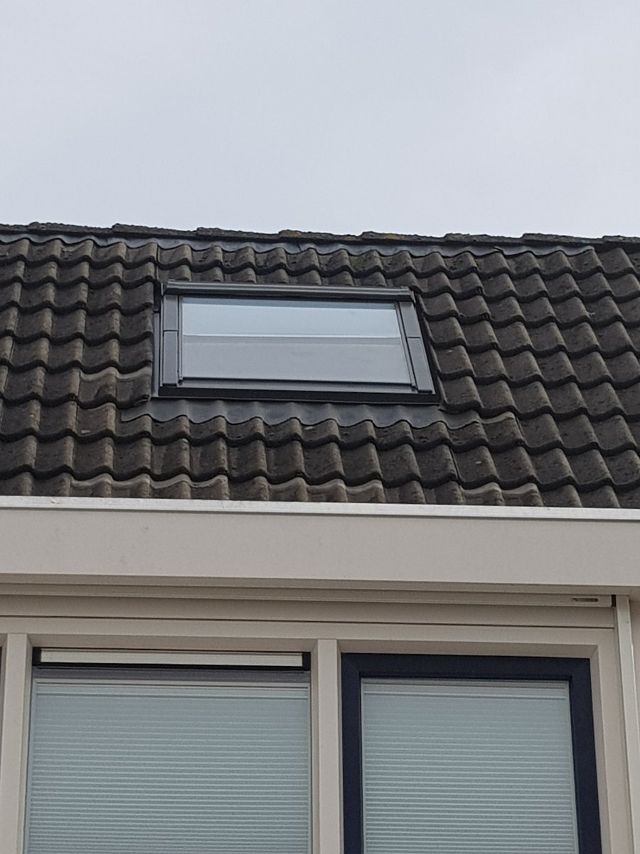 BobSHummel's tweet photo. Meer dan 30 jaar oude dakraam vervangen voor een #keylite versie met hr++ glas en geΓ―ntegreerde zonnewering. Alle kleine beetjes van verduurzaming helpen. https://t.co/ynJEqs1DwR