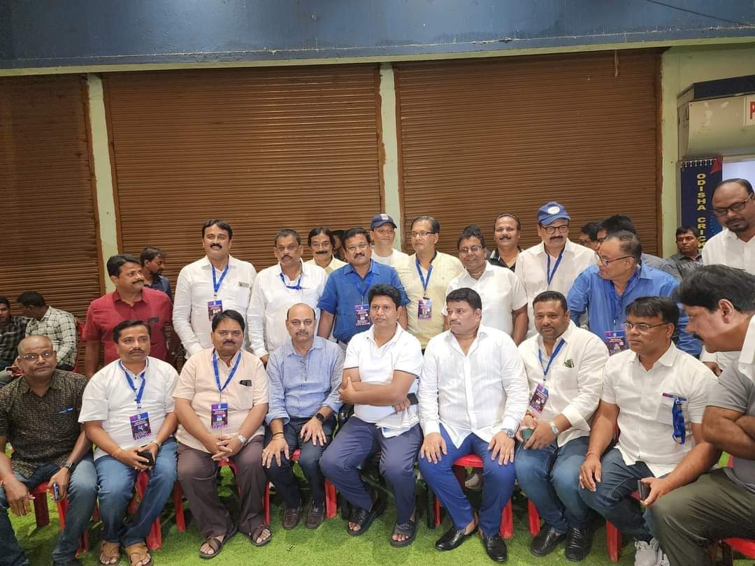 AbinashMohpatra's tweet photo. ନବନିର୍ବାଚିତ OCA ସଦସ୍ୟଙ୍କୁ ହାର୍ଦ୍ଦିକ ଶୁଭେଚ୍ଛା ଓ ଅଭିନନ୍ଦନ 

ପ୍ରଣବ ପ୍ରକାଶ ଦାସ ସଭାପତି ଭାବେ ନିର୍ଦ୍ବନ୍ଦରେ ନିର୍ବାଚିତ

୨୦୨୪ରେ ICC ବିଶ୍ବକପ୍ ଭାରତରେ ଆୟୋଜିତ ହୋଇପାରେ । ଆଶା, ଏକାଧିକ ମ୍ୟାଚ୍ ବାରବାଟୀକୁ ଆଣିବାକୁ ସମସ୍ତେ ପ୍ରୟାସ କରିବେ । #OCAElection @pranabpdas @CMO_Odisha @NandighoshaTV https://t.co/H1sAdLRnAh