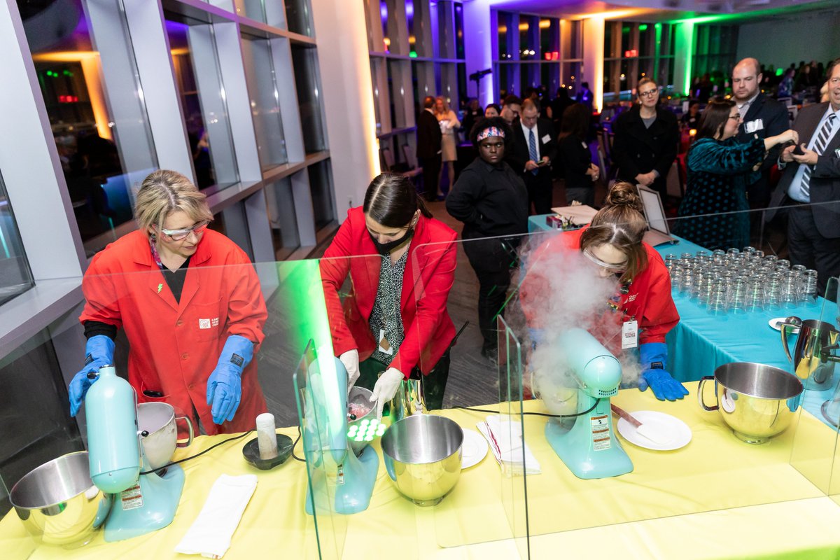 KaminScienceCtr's tweet photo. Thank you to all who attended our Oct. 13 #GeekOutGala. From live music with Byron Nash/guitarist to our innovative award winners, the night supported our education programs which help nurture the next generation of science and technology leaders. (📸: Alisa Garin Photography) https://t.co/mklnPNKJzO