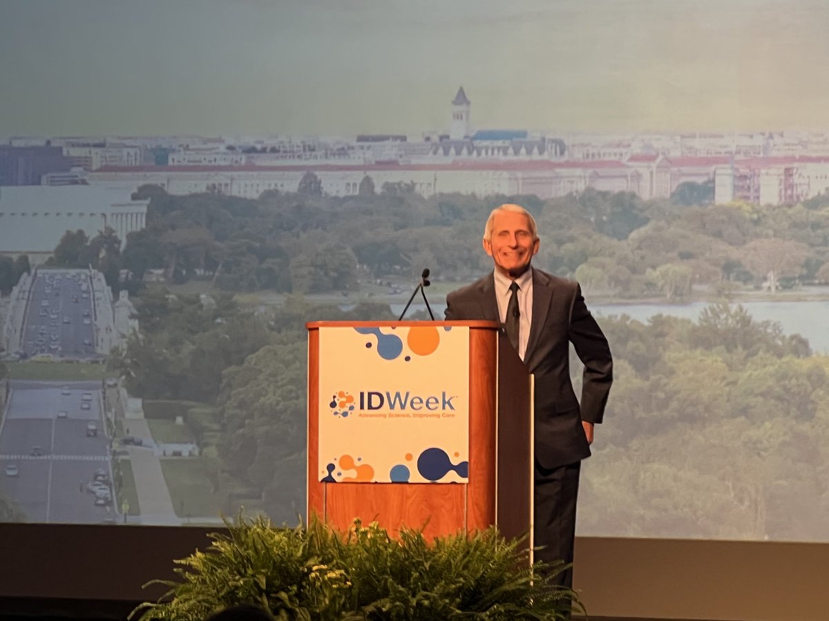 ⁦@IDWeek2022⁩ exited to see Dr. Fauci.