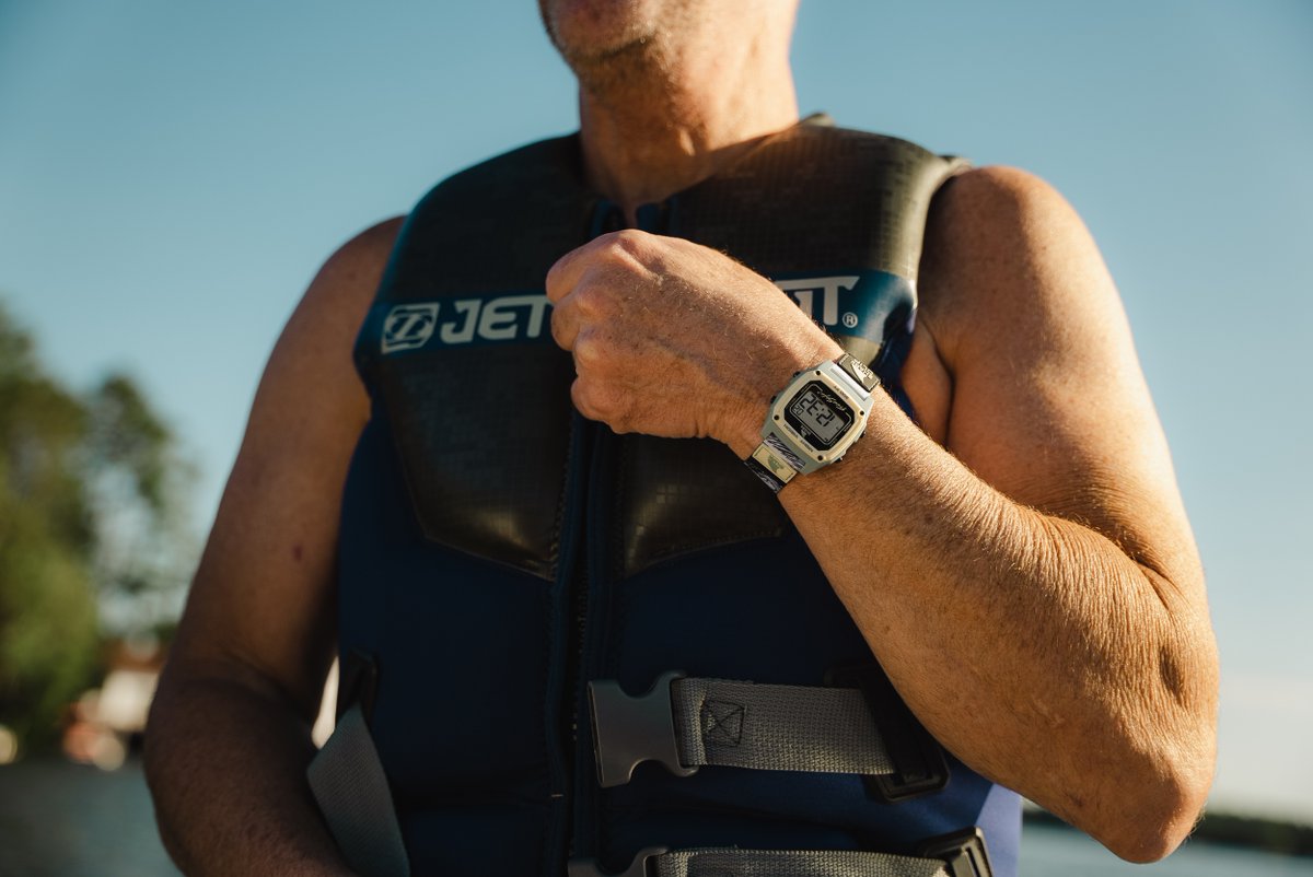 freestyle_watch's tweet photo. 🌊 conquer waves with @freestylewatches
🦈: @lukedavisthegrey Signature Luke The Grey
📸: @tylersfilming
_
#sportswatch #watersports #wakeboarding #surfinglife #freestylewatches #lakelife #surfingwatch #waves #80s #myfreestylewatch #dailywatch https://t.co/Yzju8w8p96 https://t.co/mcoHHTYa5n