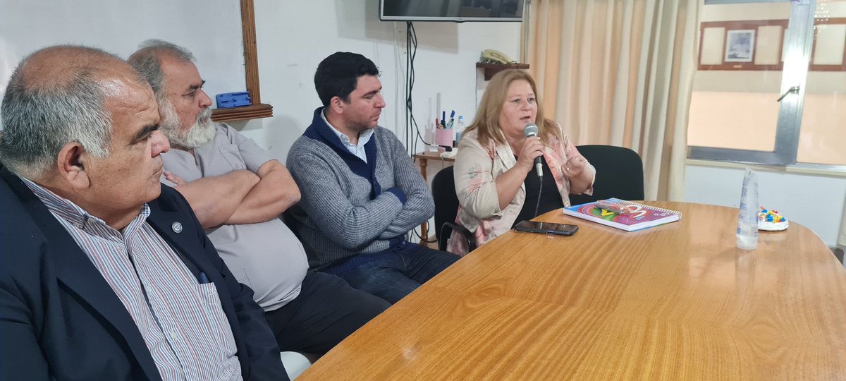 #Ahora <a href="/JulioCReynoso4/">Julio Reynoso</a> junto a <a href="/Claudia82803842/">Claudia elizabet Correa</a>, <a href="/zubieta_fer/">Fernando Zubieta</a>, Lic. Mauricio González, Pablo Moscatello, Dr.Javier Piñeyro, Felix Crognale y Dr. Luis Jury, realizan la apertura de la Jornada de Capacitación de Salud Mental en el Hospital Dr. Posadas de la localidad de Saladillo