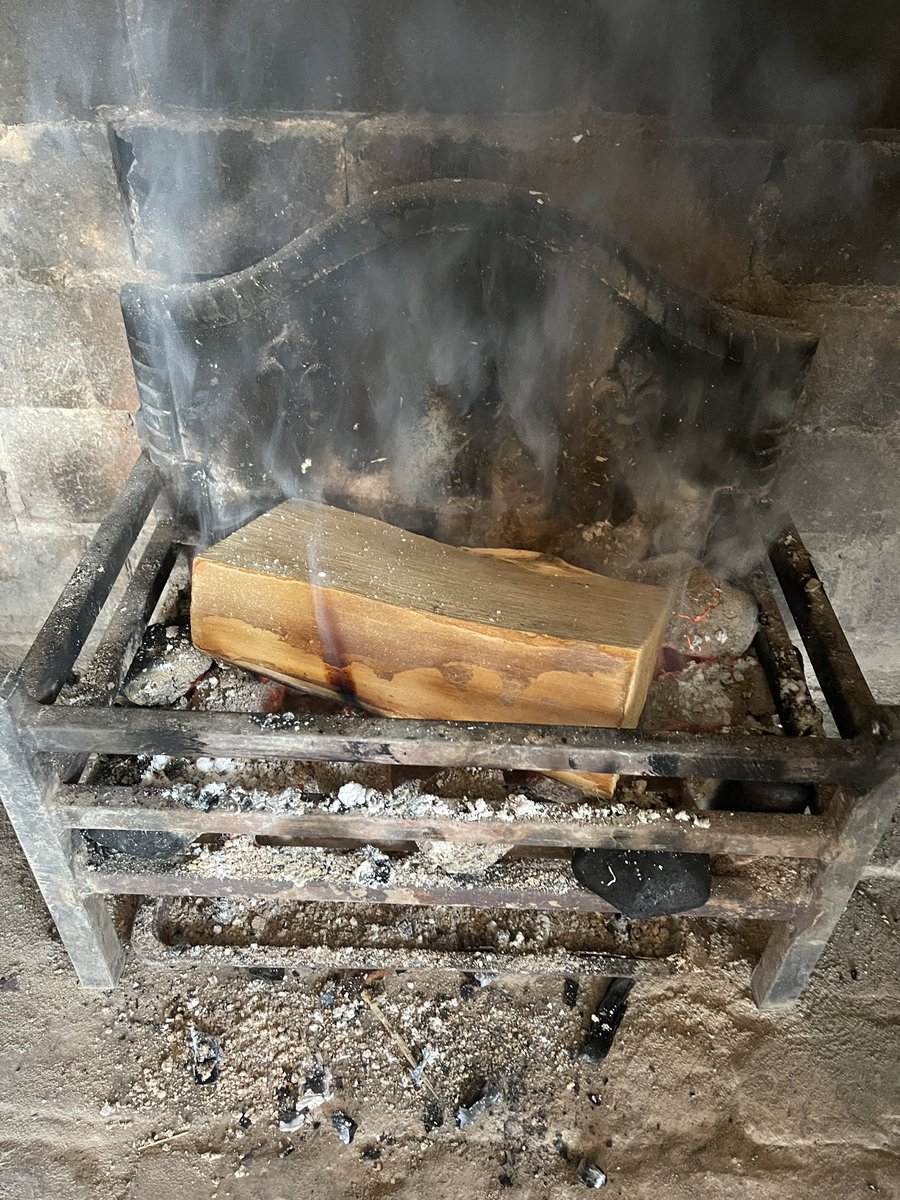 NeoGearUK's tweet photo. Important emergency business meeting @TheVictoria_BG in Barnt Green and disaster has apparently struck, heatings broken and they are down to their last log please @eatdrinkmb help out the cold customer and staff with more wood ! https://t.co/AtDN5sPWvV