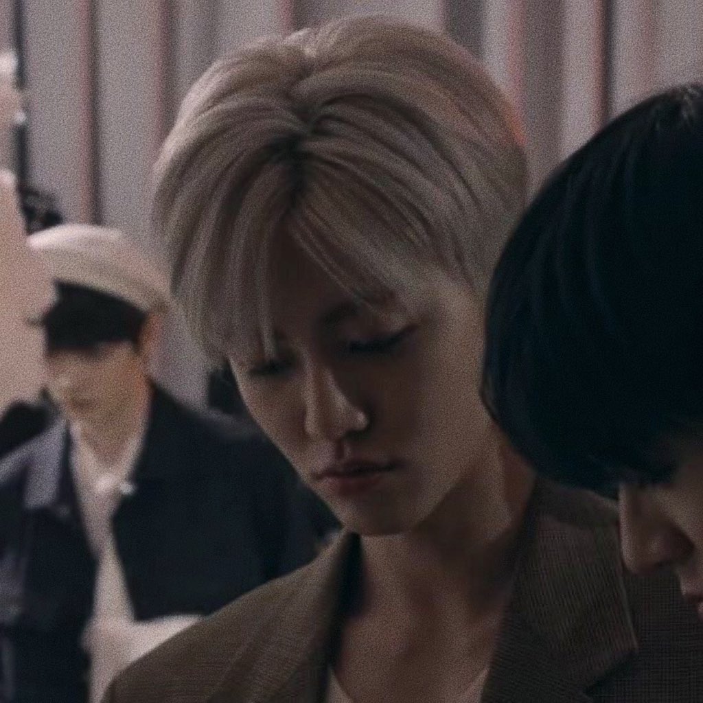 winterjence's tweet photo. นี่สูทอะไรเหรอ สูทหล่อรึป่าว https://t.co/KRQWJxnTPq