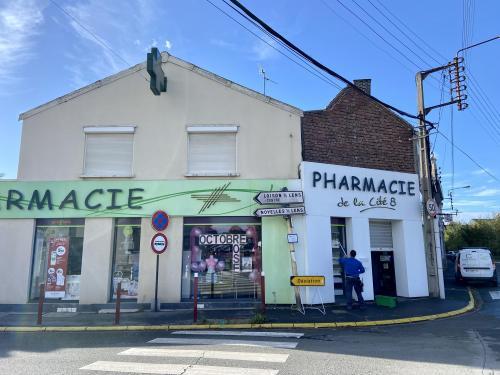 lavoixdunord's tweet photo. Braquage à main armée dans une pharmacie de #LoisonsousLens, un homme recherché https://t.co/og46Lvs6pO https://t.co/Y2YPAy5QCg