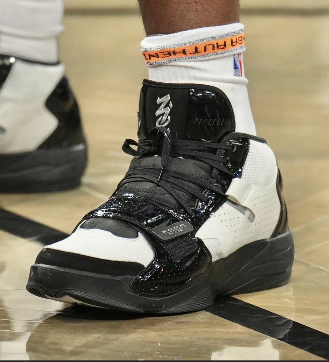 timpolley00's tweet photo. @Zionwilliamson this is not acceptable  your going to have to #FightMe. Didn’t know the brought back the Chris webber kicks. #FightMe https://t.co/AgwKCjy4ut
