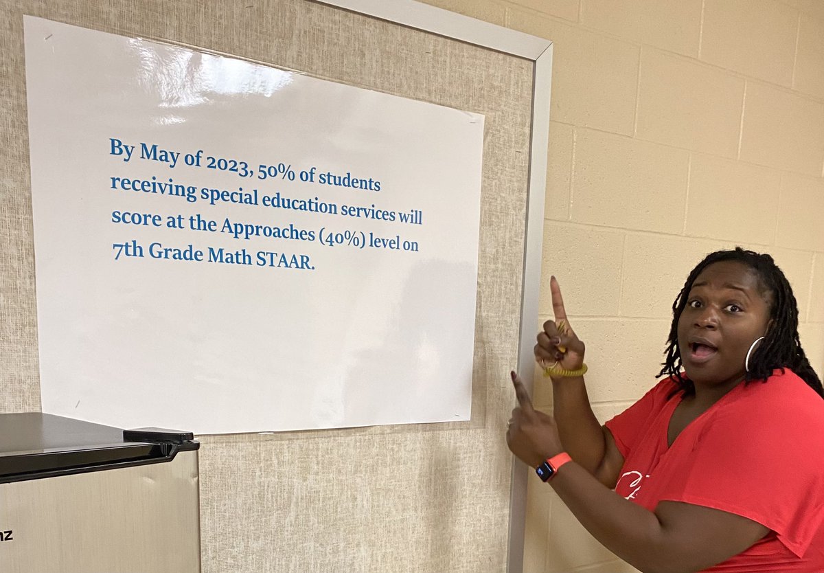 ARJH_Library's tweet photo. Campus Goals Photo scavenger hunt with 8th ELAR #RJHGameOn https://t.co/2ZHPWlVXwc