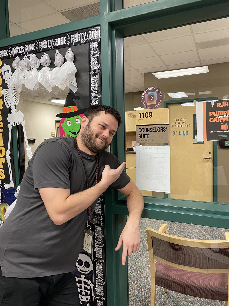 ARJH_Library's tweet photo. Campus Goals Photo scavenger hunt with 8th ELAR #RJHGameOn https://t.co/2ZHPWlVXwc