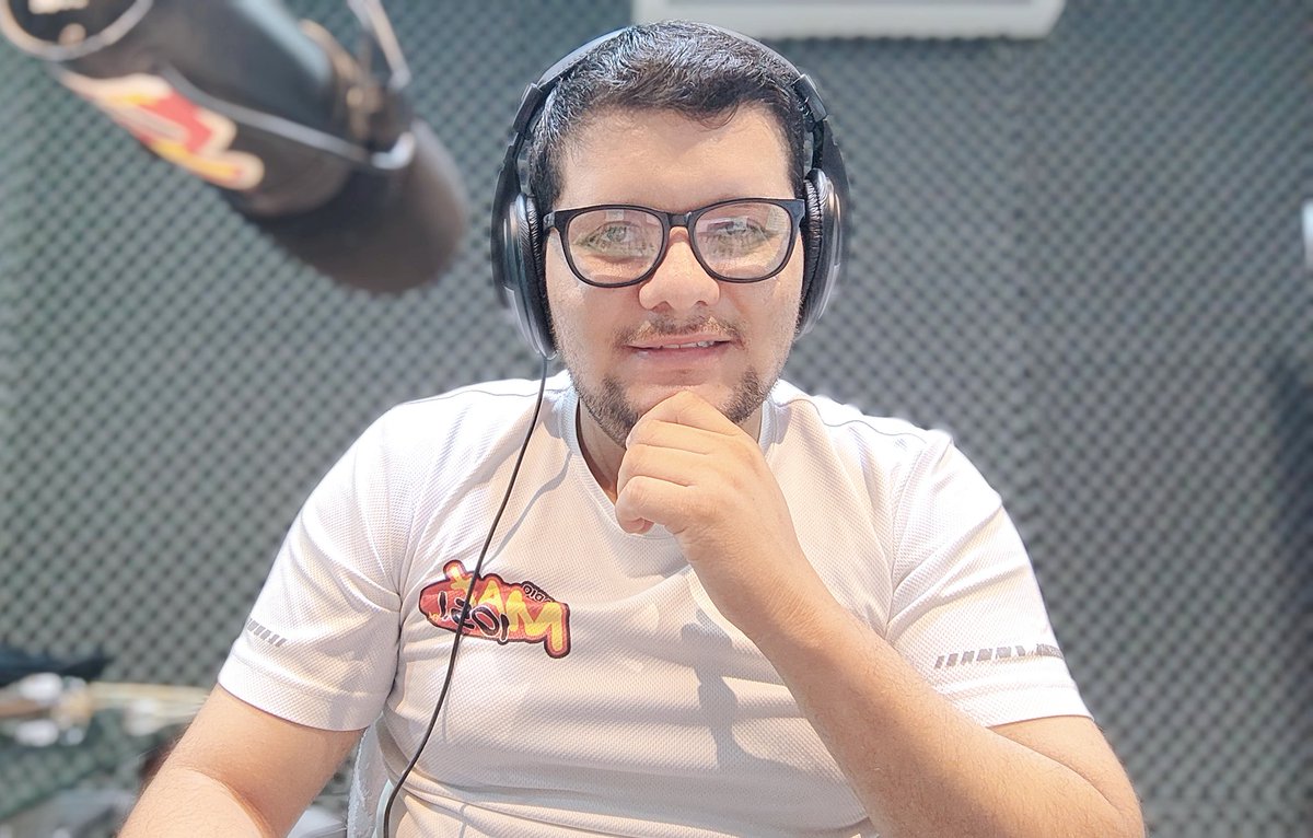 Trabajando andamos 📻🎙️😌☺️

Hay una fuerza motriz más poderosa que el vapor, la electricidad y la energía atómica: la voluntad.  Albert Einstein.