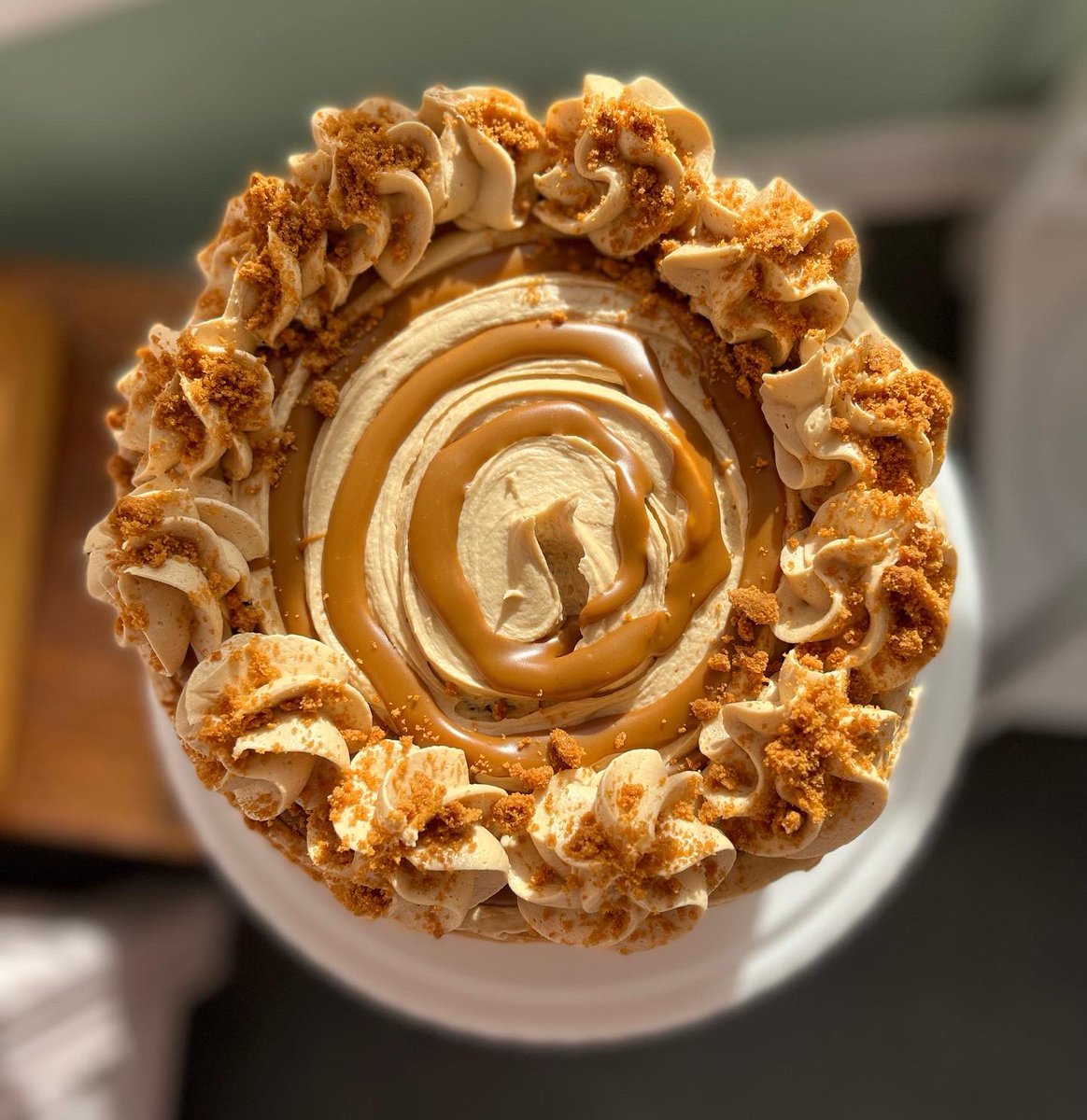 theibaker's tweet photo. Gingerbread &amp; Biscoff https://t.co/ANnsvRoNKU