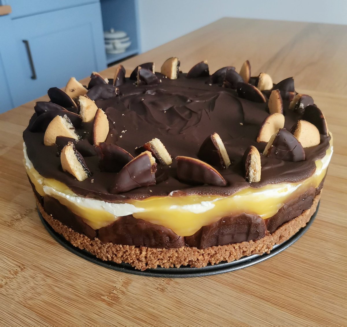 TopTeaLady1's tweet photo. Well.... We've got a little break in crickets teas...I've been meaning to try out this Chocolate Orange Jaffa Cheesecake for weeks. So here it is... Ooh yummy 😍#cricketteas #Portugal https://t.co/VS1IR79xax