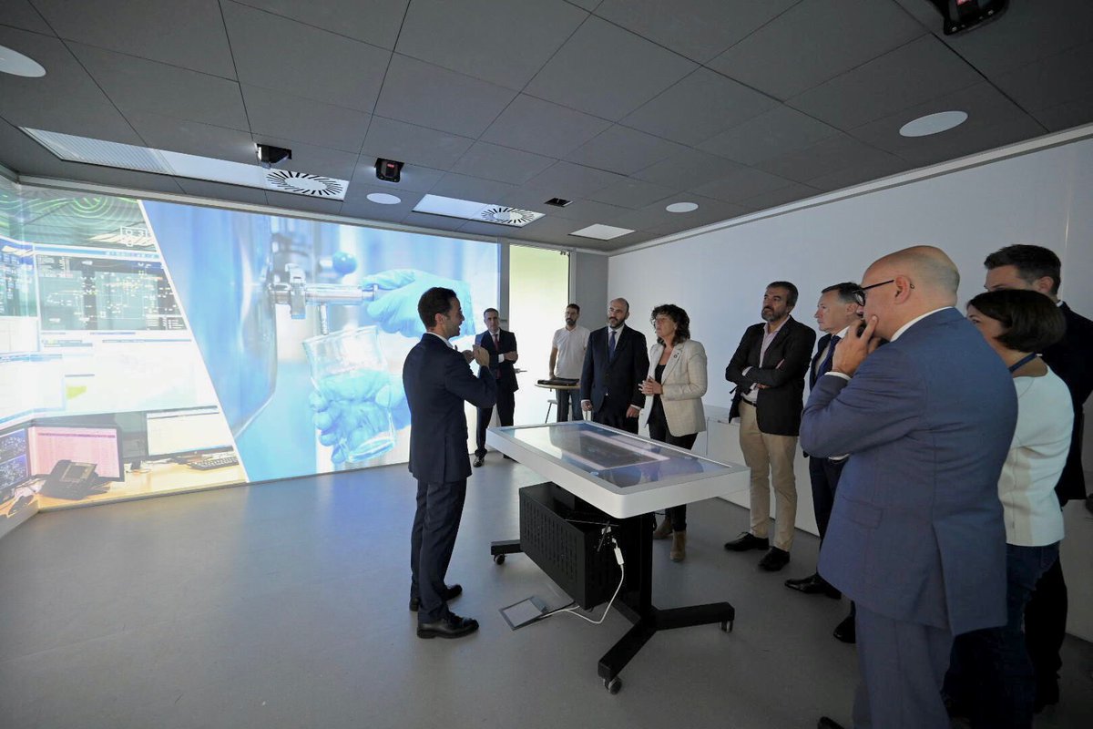 Agraïm la visita de la consellera <a href="/TeresaJorda/">Teresa Jordà</a> a les instal·lacions d'<a href="/aiguesbcnclient/">Aigües de Barcelona</a> per conèixer de primera mà com impulsem la digitalització amb @Dinapsis i la gestió sostenible de l'aigua.
 
La col·laboració publicoprivada és clau per afrontar l'emergència climàtica.