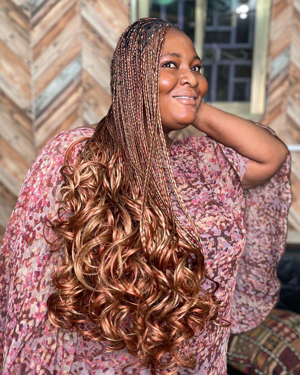 damaliesinam's tweet photo. Odo Yewu come to me for your Knotless braids with Ocean wave curls 
All the Japarians come to me😄
▪️▪️▪️▪️
#mawsbraid #mawsgang #braids #braiderinaccra #braiderinnungua #creativebraider #ghanaianbraider #ghana #hair  #oceanwavecurls #knotlessbraids https://t.co/TPtnRNrUQL