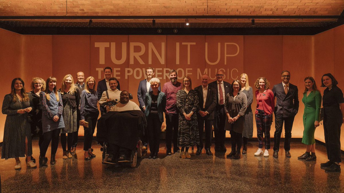 Thank you to the brilliant group of people who supported our innovative exhibition about the science of music at @sim_manchester - and to @RaisingGinger, @JaneMuseums and the team!