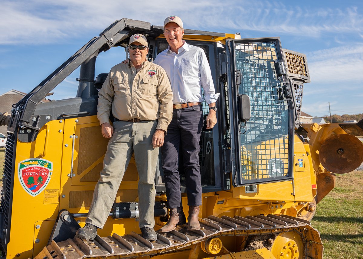 Yesterday, <a href="/GovernorVA/">Governor Abigail Spanberger</a> and <a href="/AgForestryVA/">Katie K. Frazier</a> visited VDOF’s Augusta Nursery. Forest Technician Darwin Rhodes then assisted the Governor who took one of the bulldozers VDOF uses for wildfire suppression for a test drive.